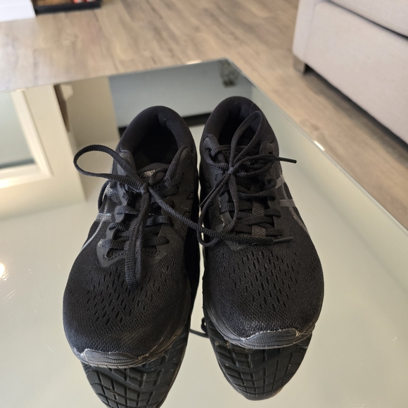 Asics Running Shoes 7 Wide - Picture 2 of 3